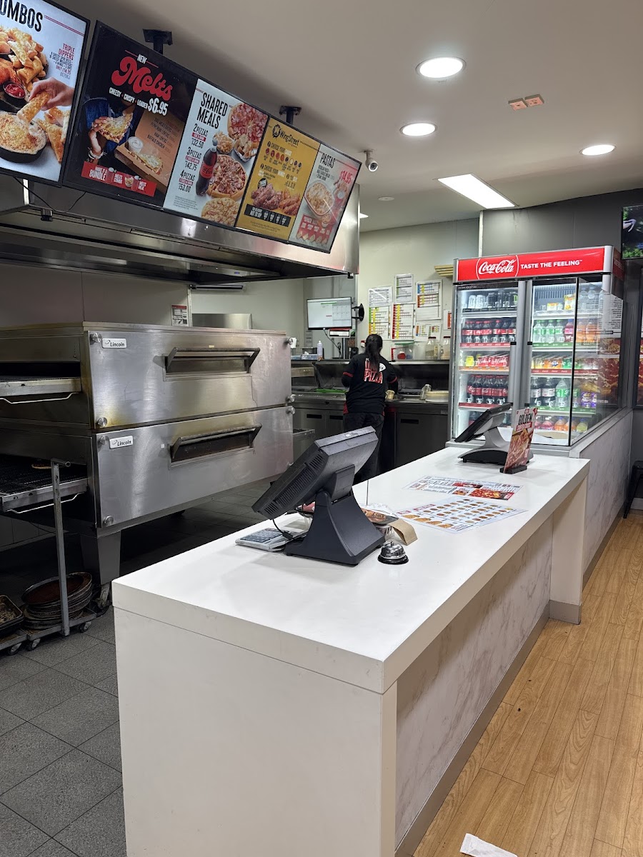 Pizza Hut Photo 4